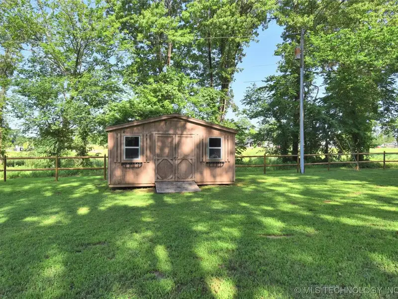 Live-work Property: 2000 Sq. Ft. Office Building with House on 1.25 Acres