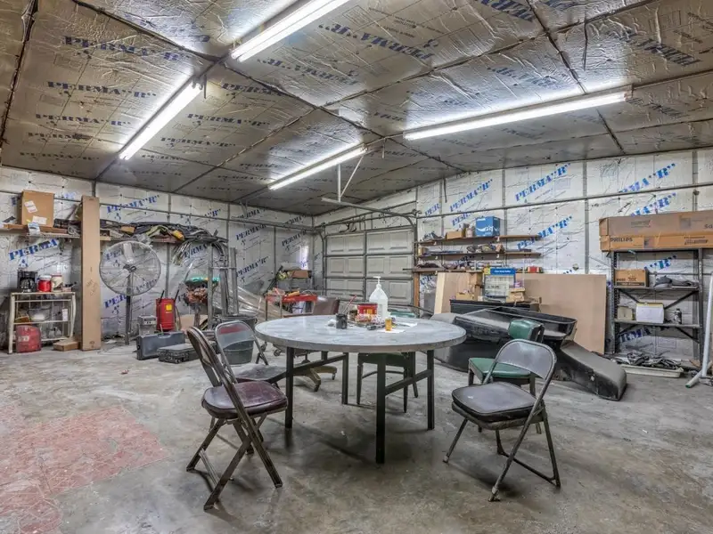 Profitable Auto Glass Repair and Body Shop with Expansion Potential in Hempstead County, Arkansas