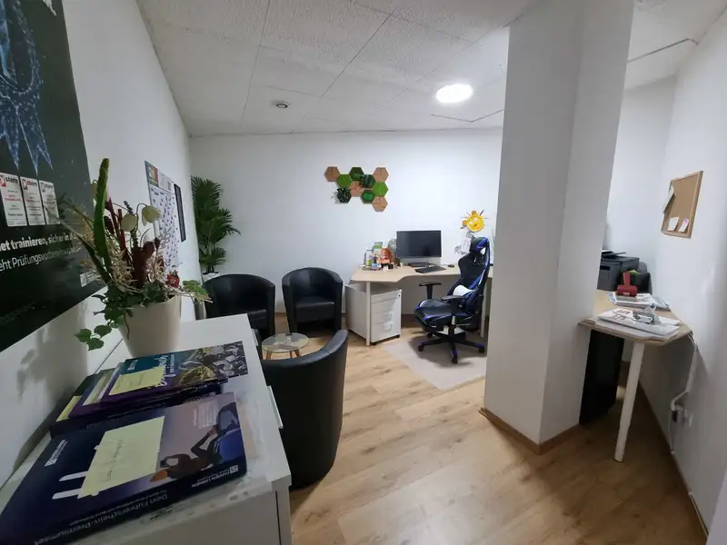 Ground Floor Commercial Unit in Altdorf - Rental Investment Opportunity