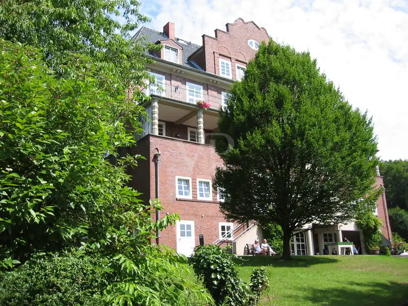 Investment Opportunity: Well-maintained Seminar Facility on 8,429 M² in Bad Pyrmont