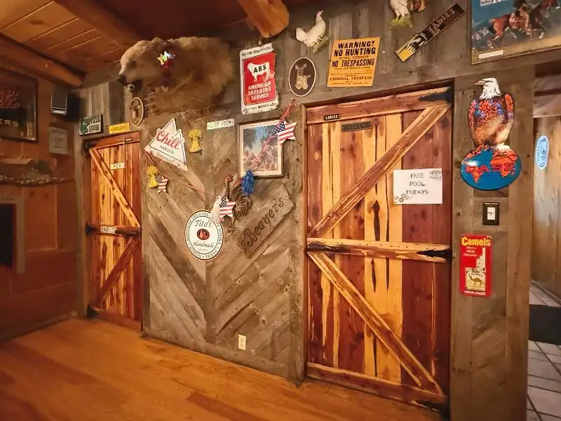 Turnkey Lodge-style Investment Opportunity in Berlin with Unique Interior and Bar