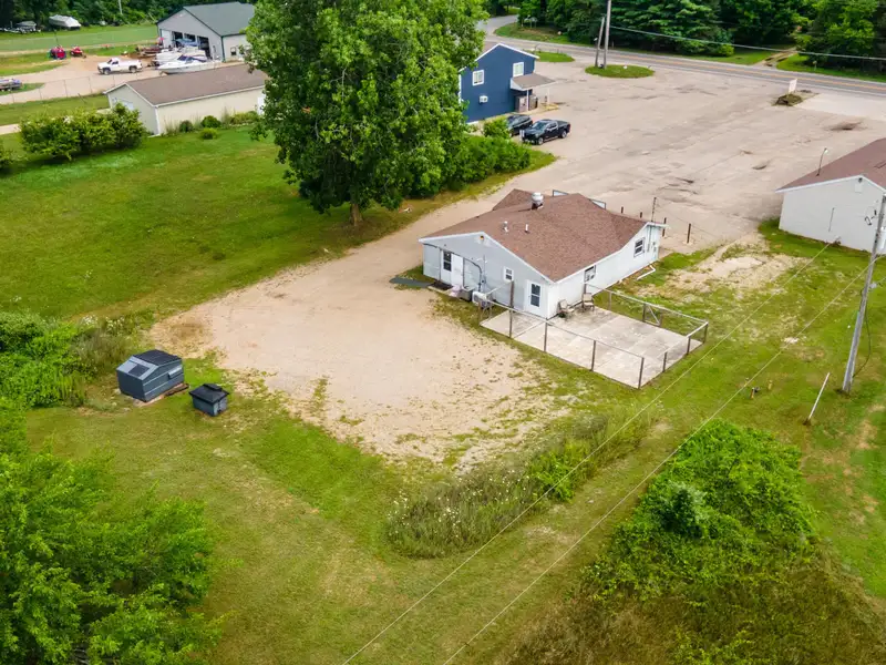 Cozy Diner with Pole Barn on 3 Acres Across from Pine Lake