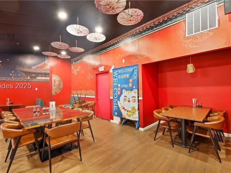 Mid-island Restaurant for Sale Near Palmetto Dunes with Outdoor Dining Area