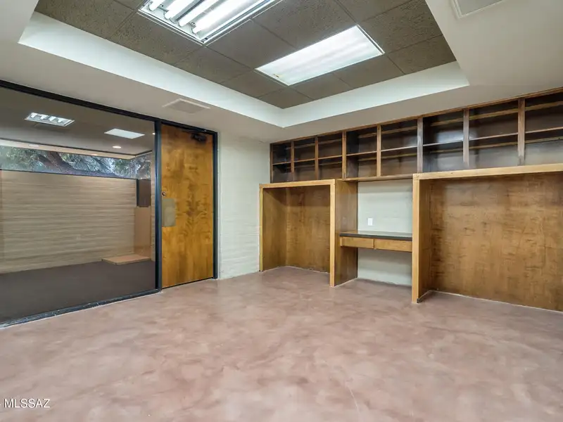 2,975 Sqft Office Space for Sale in Prime Broadway and Wilmot Location with Parking Lot