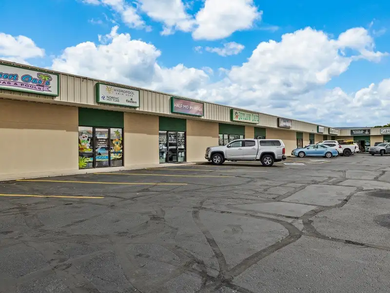 Established Restaurant Opportunity in High-visibility Cottonwood Mall, Grand Junction