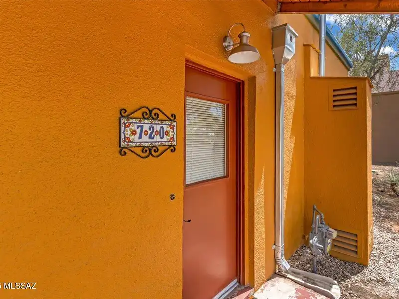Fully Renovated Multi-family Property in Miramonte Neighborhood with 6 Apartments