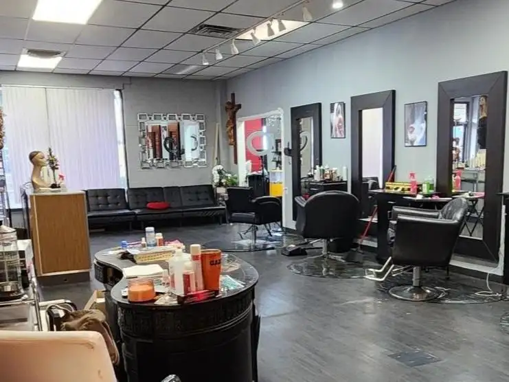 Retail/salon Space in High-visibility Center Near North Avenue Wal-mart