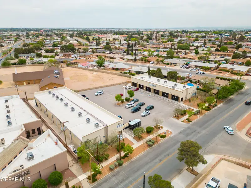 2,750 Sq Ft Office Space for Rent in Established Shopping Center Near Montwood and Yarbrough
