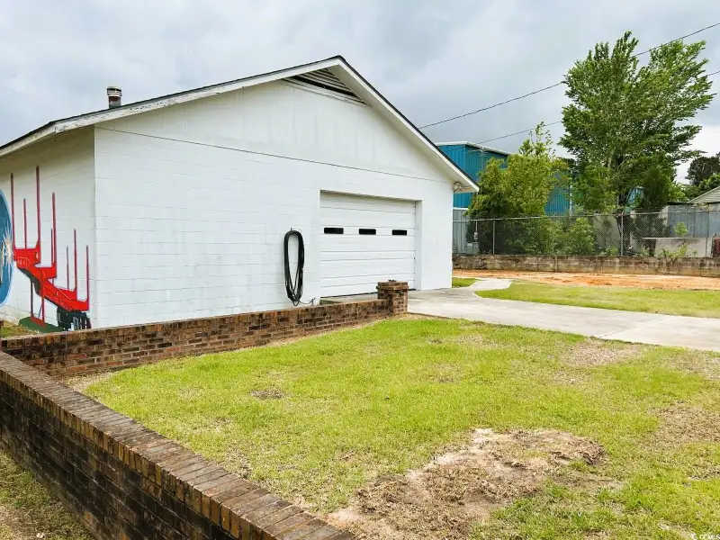 Commercial Property with Office and Warehouse on 1.5 Acres in Andrews, Sc
