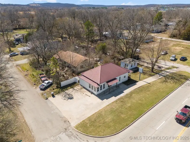 Commercial Office Space with Storage and Tenant in Growing Sapulpa, Oklahoma
