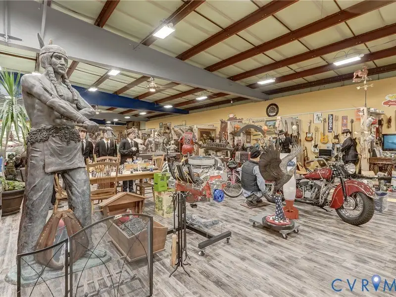 Renovated Commercial Building with 3 Businesses in Prime Montross Location