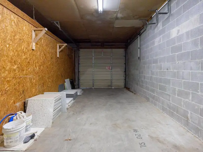 3,600 Sq Ft Commercial/industrial Unit for Lease with Offices and Large Work Area