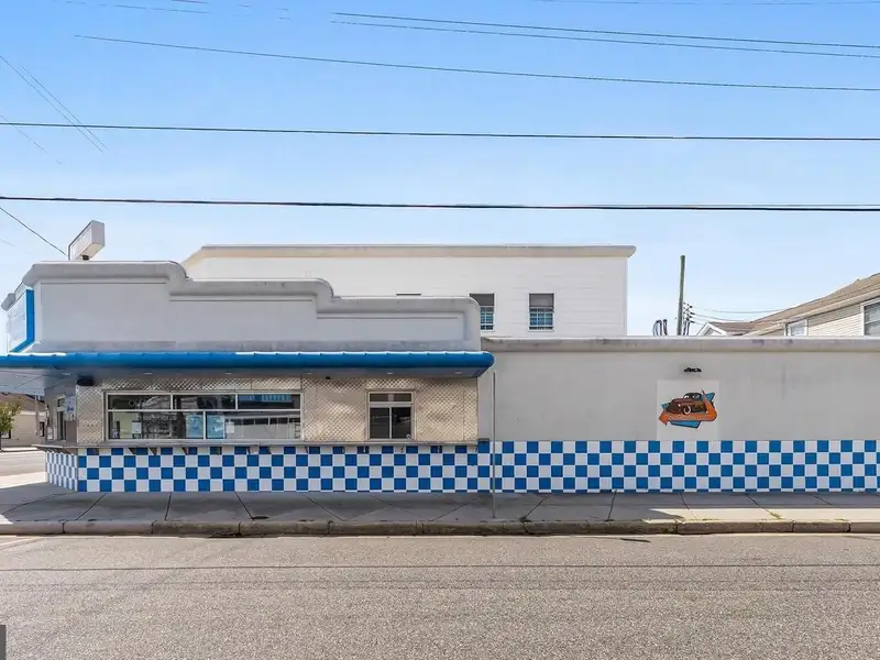 Turnkey Restaurant with Outdoor Dining and Apartment in Wildwood Crest Business District