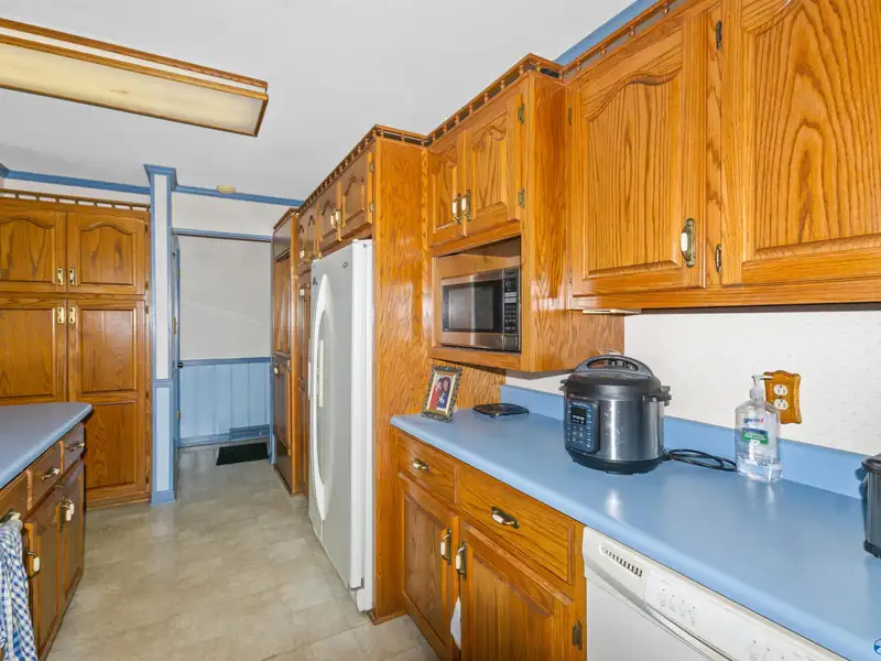 Versatile 2000 Sqft Home on 1.40 Acres in High-growth Huntsville Area