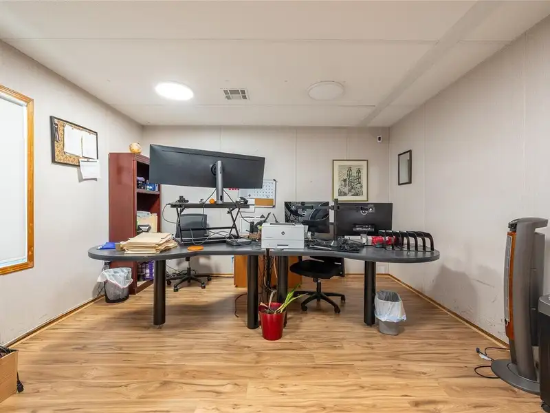 Professional Office Space for Lease in High-traffic Orlando Corridor with Ample Parking
