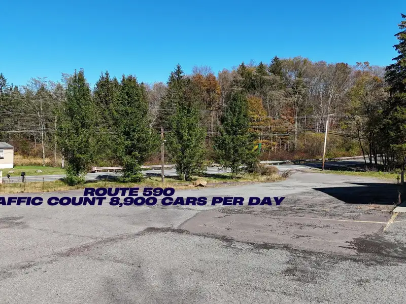 Commercial Building on 7.5 Acres in High-traffic Location Near Hamlin
