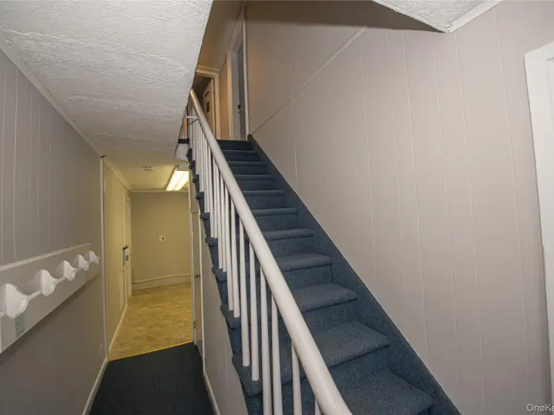 One Room Office for Rent in Babylon Village with Parking and Utilities Included