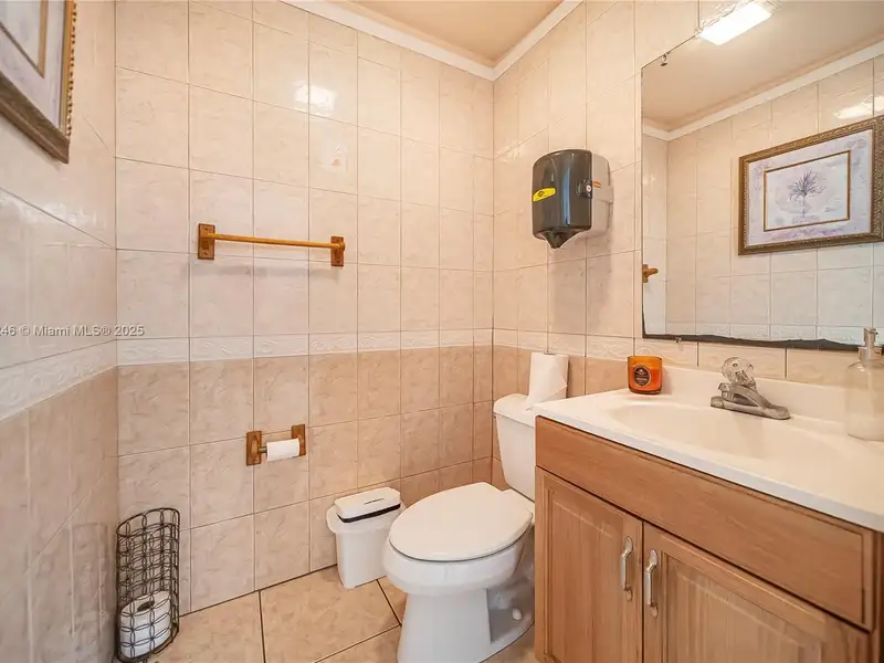Commercial Property in Doral - Prime Location Near Miami International Airport and Amenities