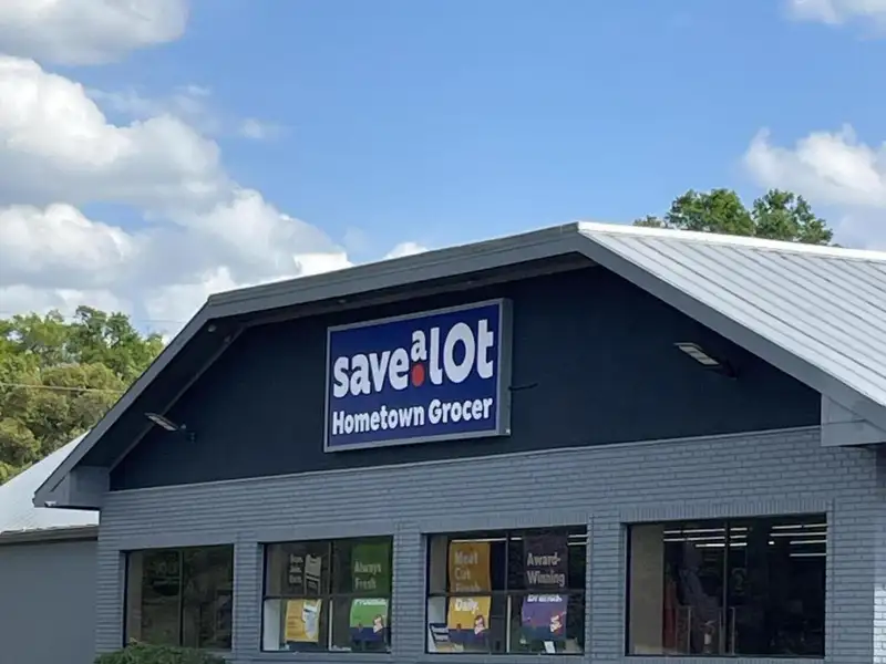Established Grocery Store in Community Heart, Prime Location with Growth Potential