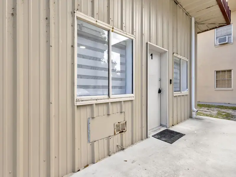 End-cap Warehouse with Offices in Central Jupiter, Move-in Ready