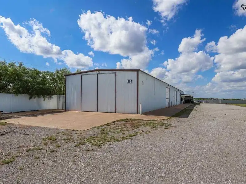 Commercial Property with Office, Living Quarters, and Warehouses in Wichita Falls Area