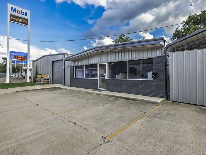 Profitable Auto Glass Repair and Body Shop with Expansion Potential in Hempstead County, Arkansas