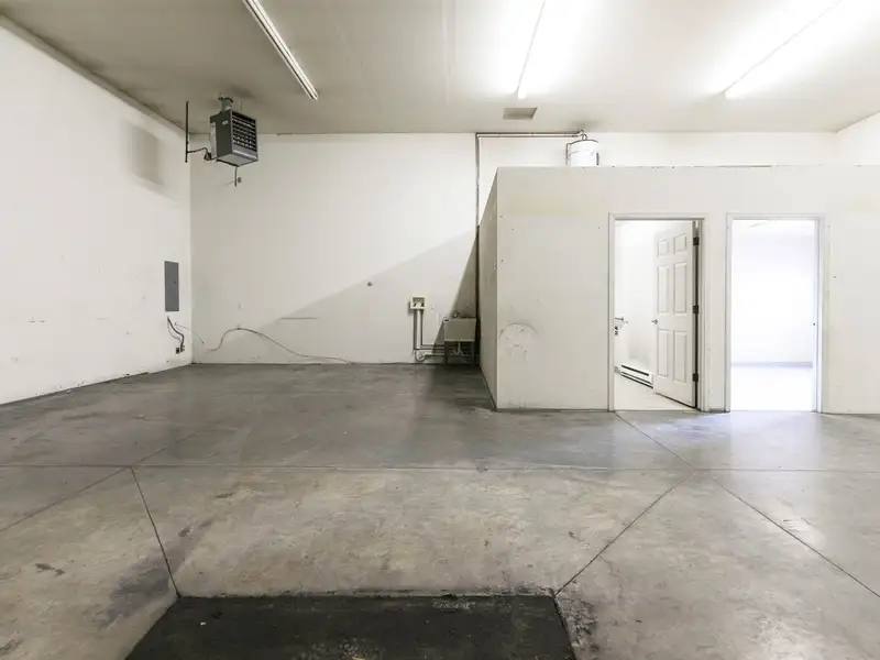 Large 30'x40' Shop with Office and Storage Near N Reserve and Interstate 90