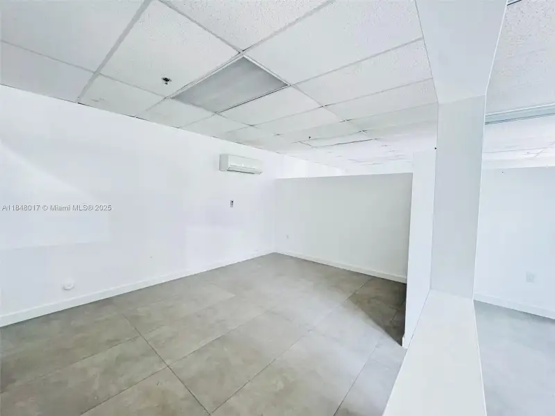 Corner Unit Warehouse with Showroom and Mezzanine in Prime Industrial Location