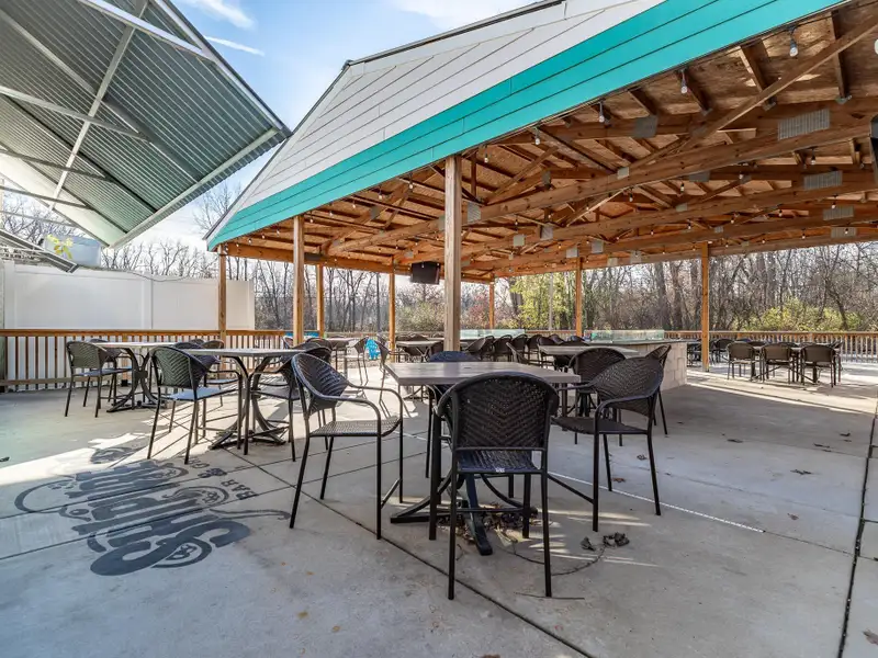 Renovated Commercial Building with Land for Sale in Central Location, Ideal for Restaurant
