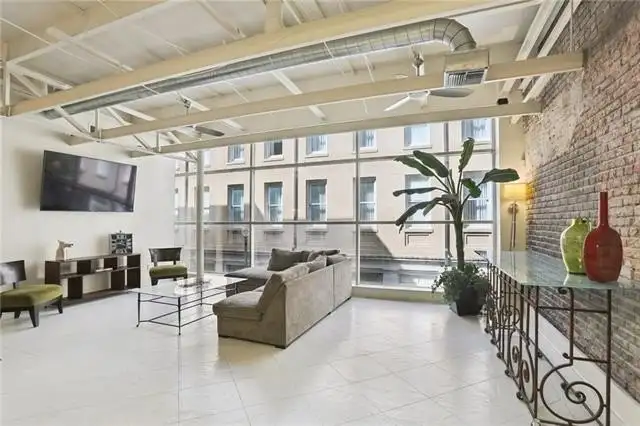 Historic 3-bedroom Residence with Rooftop Terrace in Cbd, Plus 1-bedroom Unit for Rental