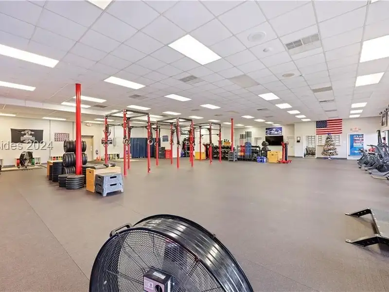 5,000 Sq Ft Retail Sublease in Port Royal Plaza with High Visibility