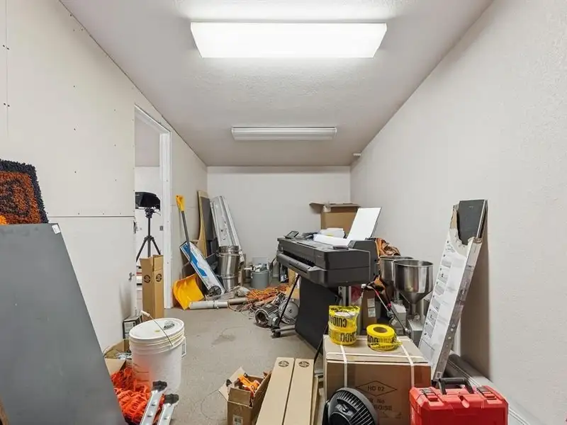 Industrial Office/warehouse Space in Bodo Park with On-site Parking and City Utilities