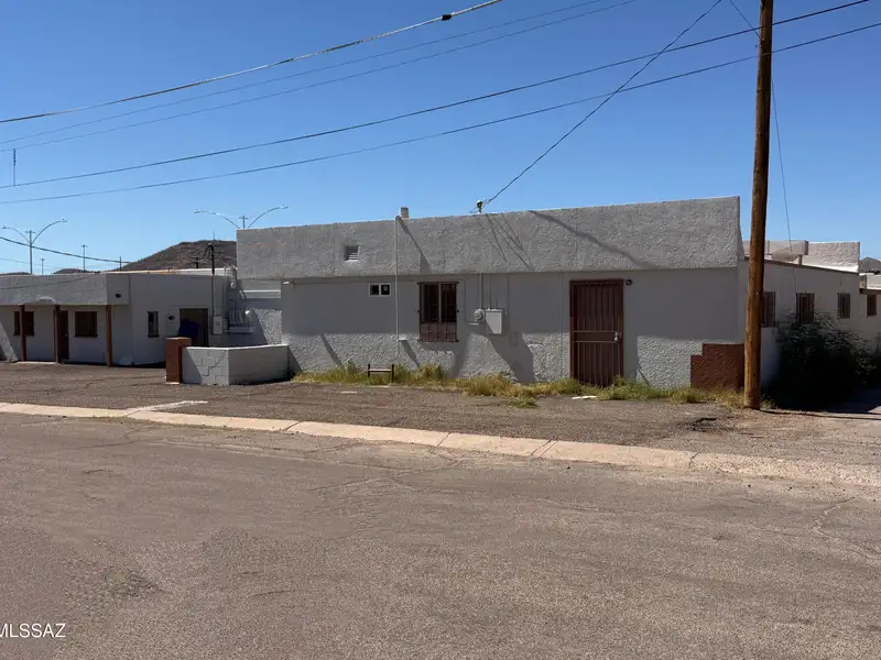 Prime C-3 Zoned Showroom and Industrial Space Near Gem Show Corridor