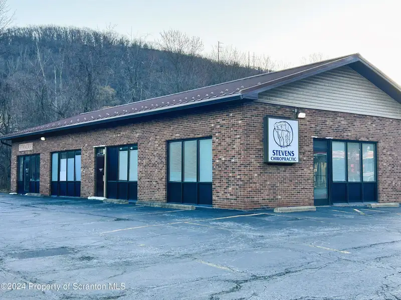 Multi-unit Commercial Property in High Traffic Location Near Interstate 81 and Pa Turnpike