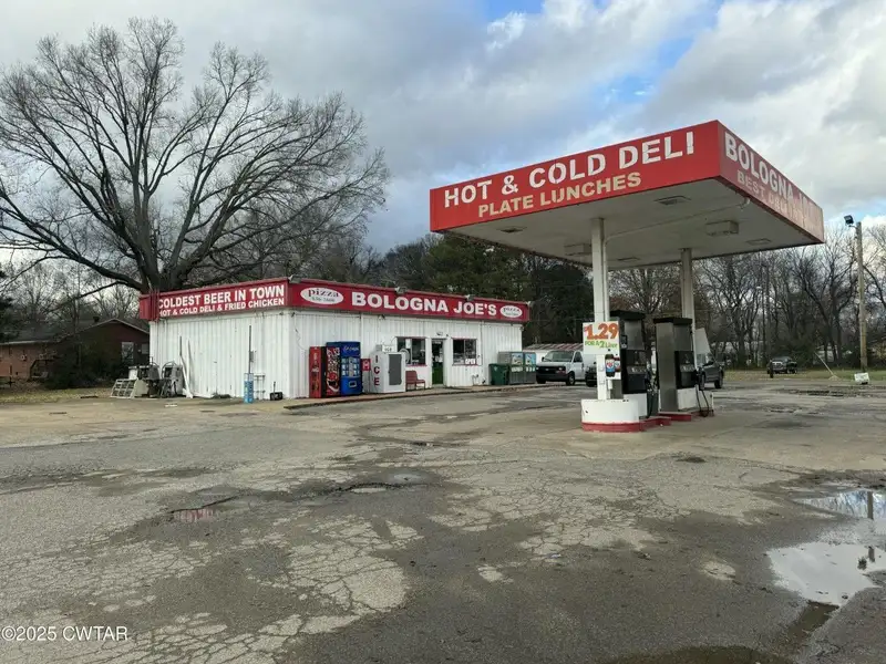 Established Convenience Store with Gasoline Sales in Gates, 30 Years in Business