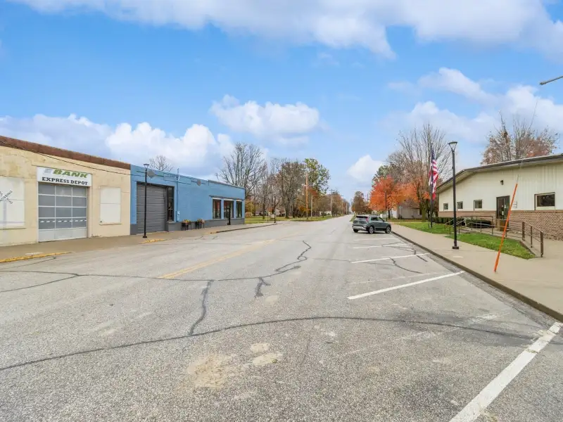 Commercial Property with 3 Units and 5100+ Sq Ft Near West Des Moines