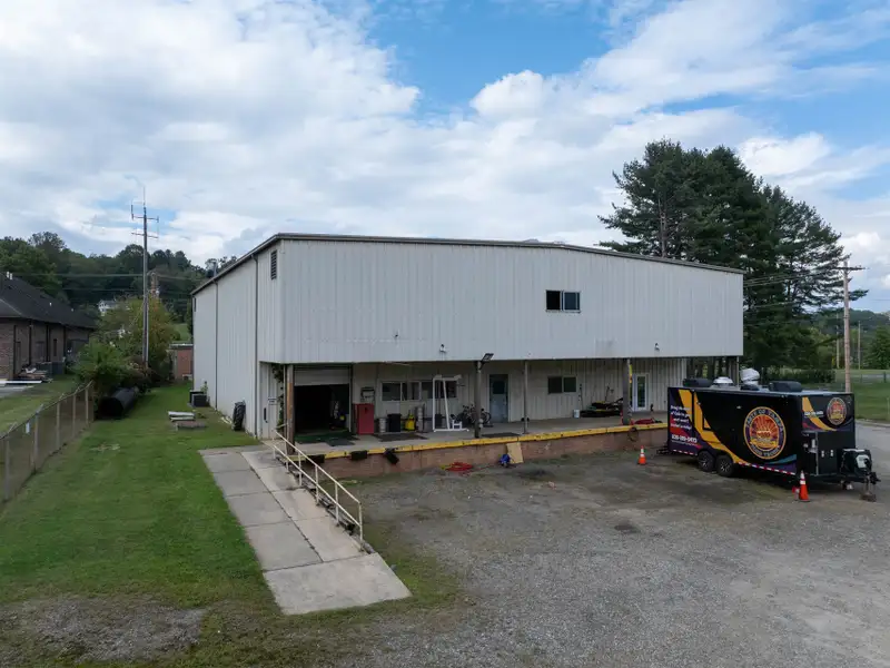 Office and Warehouse Facility in Waynesville Business Park with 9,000+ Sq. Ft.
