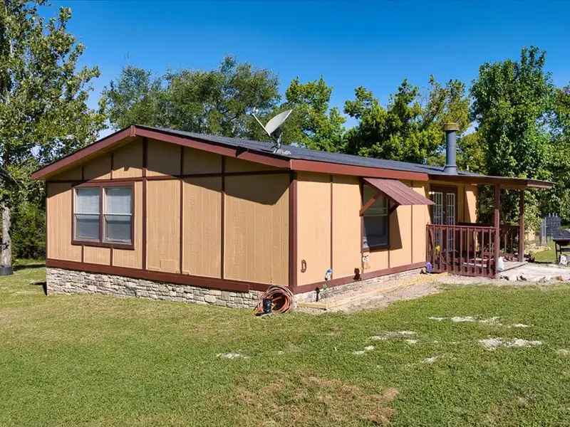 10-acre Mobile Home Community with 5 Units, Fenced, Workshop, and Growth Potential