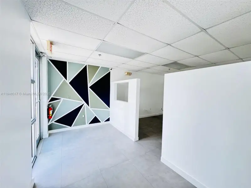 Corner Unit Warehouse with Showroom and Mezzanine in Prime Industrial Location
