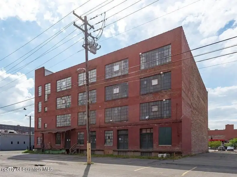 Four-story Commercial Property with Elevator Access and Basement in Prime Location