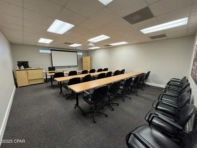 Commercial Office Building for Lease in Central Panama City, Ideal for Charter School or Medical Use