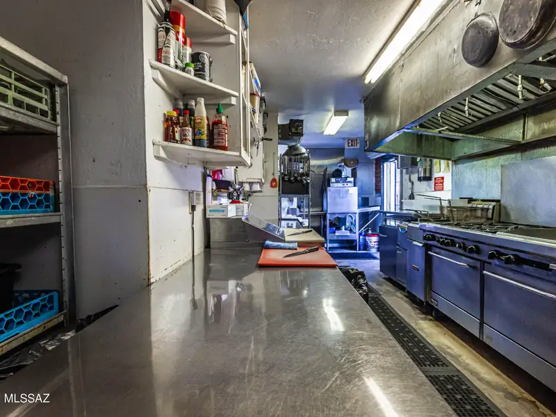 Commercial Building in Sonoita with Equipped Kitchen and Solar Panels