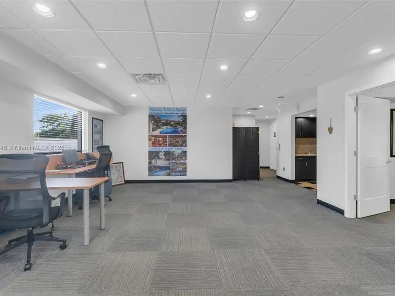 Modern 853 Sf Office Suite in Prime Fort Lauderdale Location with Parking