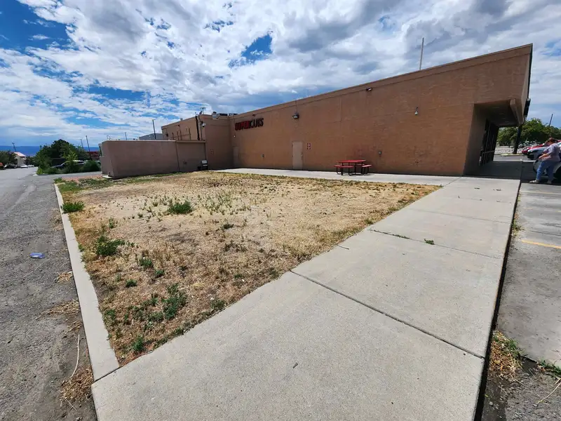 Customizable 1,955 Sq Ft Retail Space in Clifton Shopping Center with High Foot Traffic