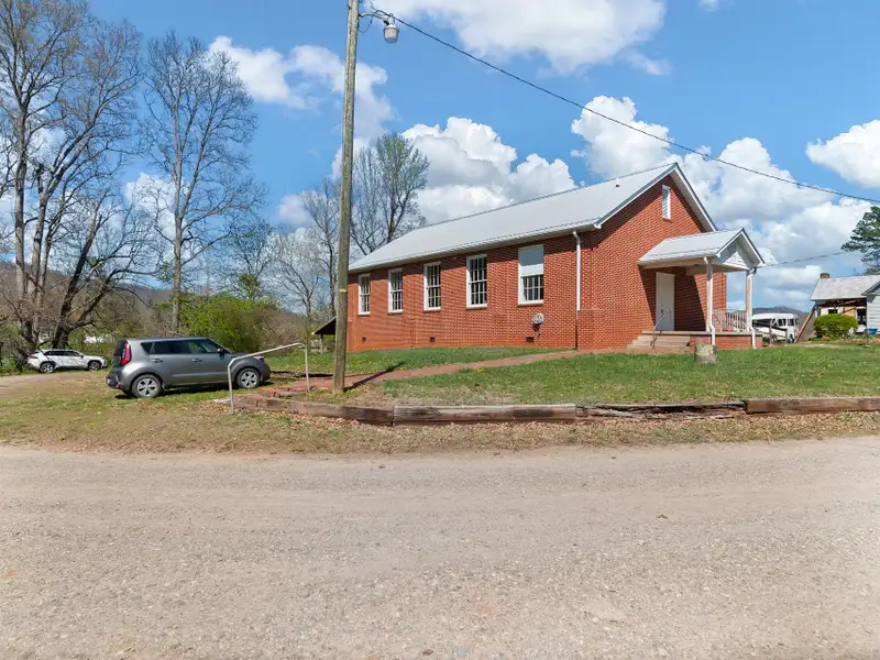 Versatile 3,600+ Sqft Commercial Building for Lease in Bethel Community