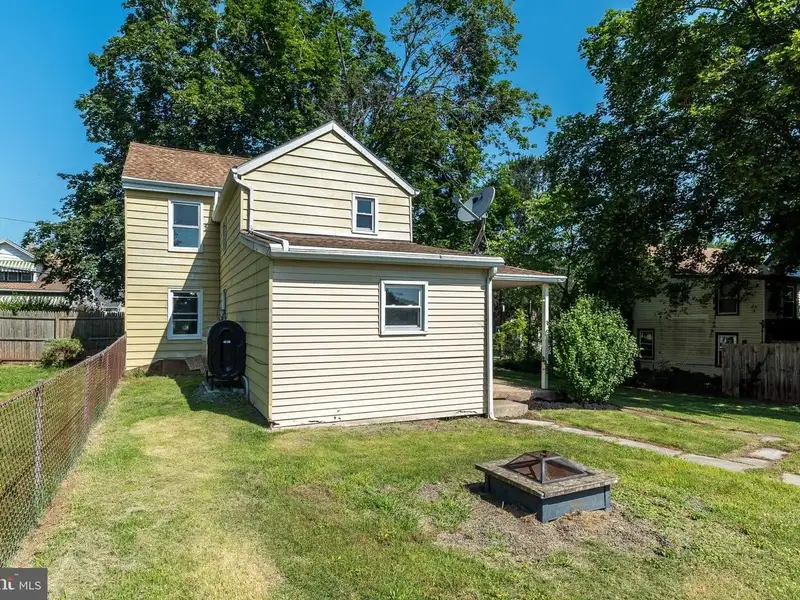 Auto Repair Shop with Residential Income Opportunity in Prime Location