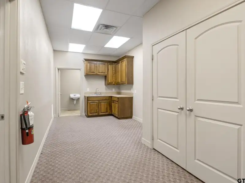 High-traffic Commercial Building in Downtown Pittsburg, Tx - 1,500 Sf