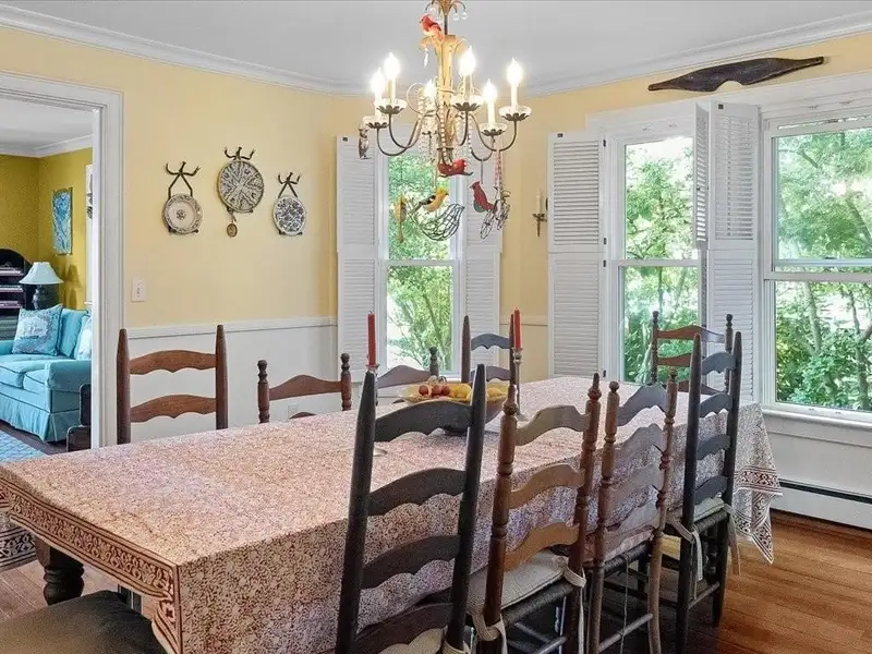 Distinctive Victorian Guest House in Jamestown with 7 Ensuite Bedrooms and Water Views