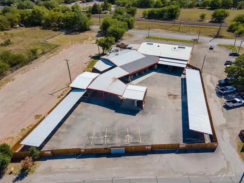 Prime Restaurant/bar on 1.24 Acres with Ample Parking and Outdoor Dining