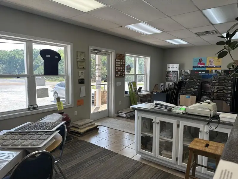 Large Commercial Building on Highway 412e in Parsons with 15,000+ Sq Ft Space